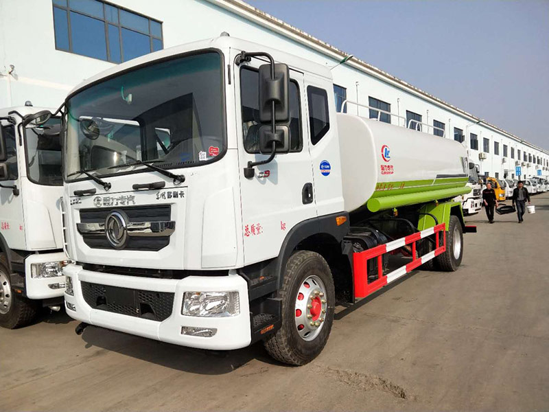 國(guó)六東風(fēng)多利卡灑水車(chē)