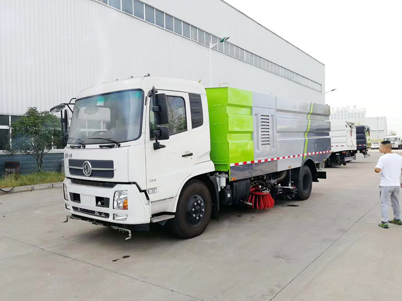 東風(fēng)天錦掃路車