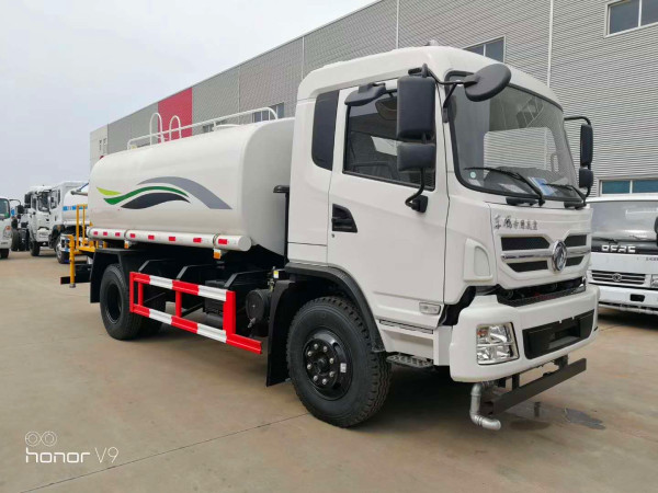 東風(fēng)專底灑水抑塵車