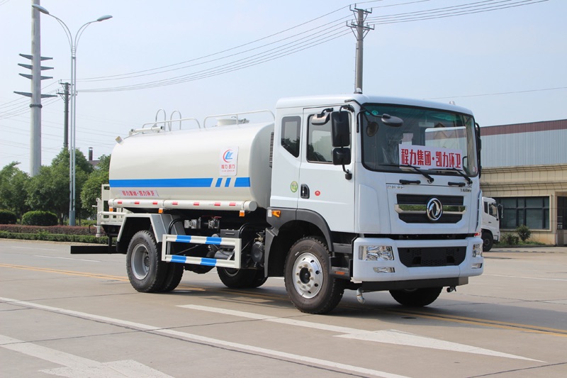 東風(fēng)多利卡灑水車(chē)