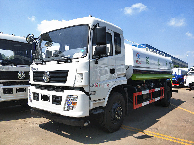 東風(fēng)專用底盤(pán)灑水車(chē)