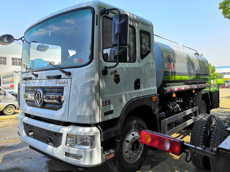 東風(fēng)多利卡30-40米噴霧抑塵車