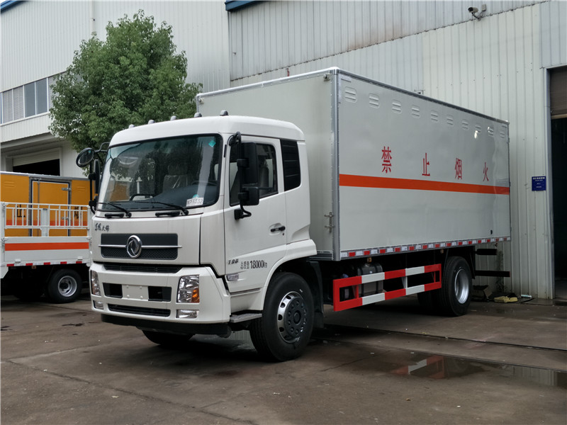 東風天錦爆破器材運輸車