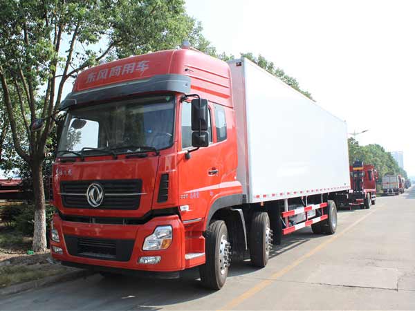 東風(fēng)天龍冷藏車-廂長9.6米