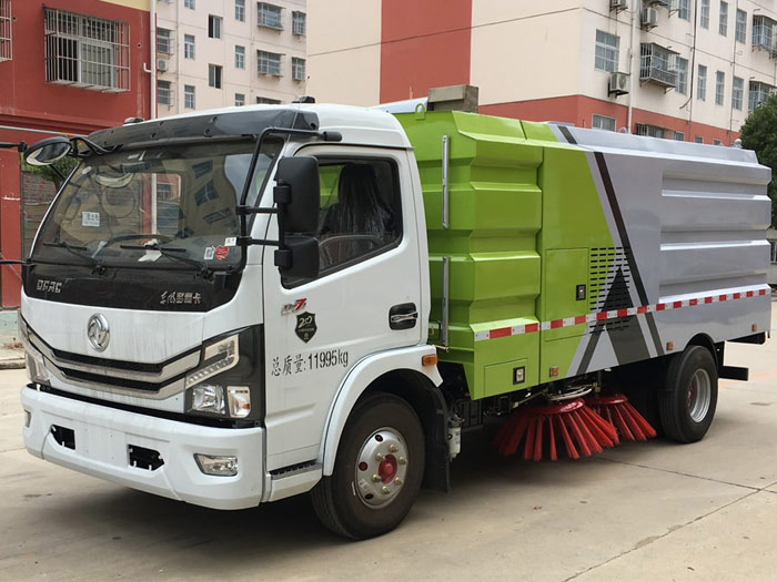 國(guó)六多利卡D7掃路車