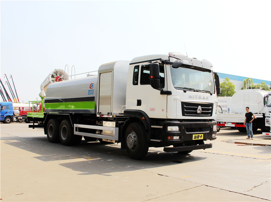 國(guó)六重汽汕德卡后雙橋多功能抑塵車(chē)