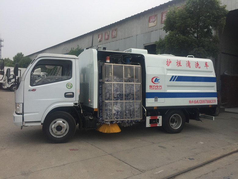 護(hù)欄清洗車(chē)配置優(yōu)勢(shì)介紹—程力清洗掃路車(chē)廠家