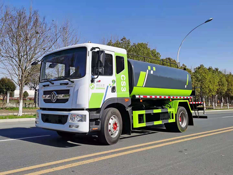 夏天，東風(fēng)D9灑水車廠家直銷