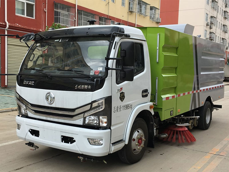 多功能灑水掃路車經(jīng)濟(jì)適實(shí)用備受用戶青睞