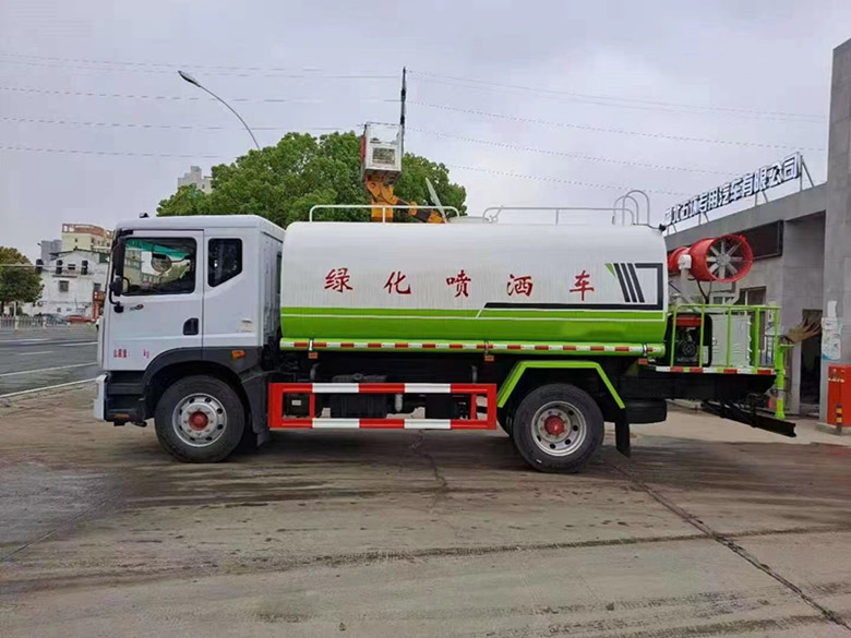 東風(fēng)D9灑水車廠家現(xiàn)車優(yōu)惠推薦