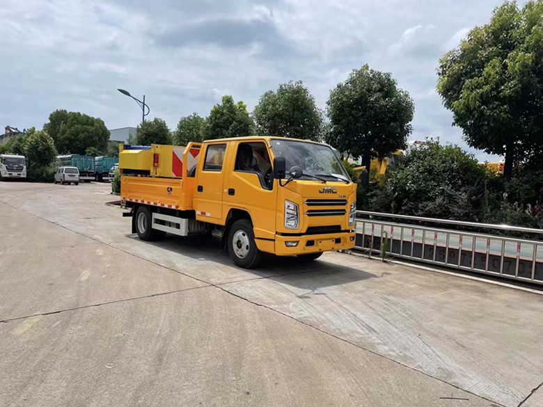 江鈴藍(lán)牌防撞緩沖車產(chǎn)品推薦！