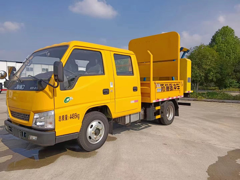 藍(lán)牌江鈴70K防撞緩沖車產(chǎn)品推薦