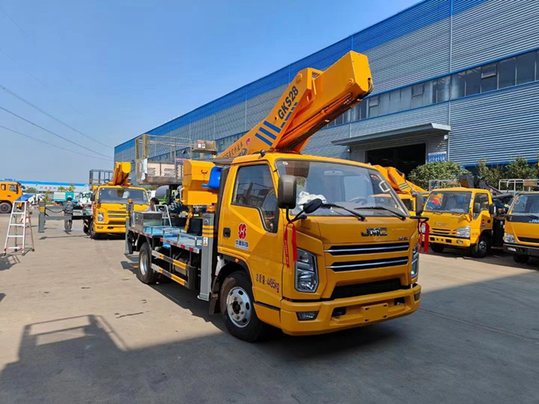 暢銷(xiāo)款藍(lán)牌江鈴28米高空作業(yè)車(chē)