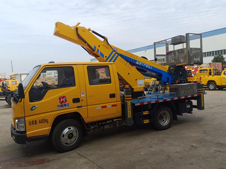 江鈴藍(lán)牌直臂16米高空作業(yè)車的注意事項(xiàng)講解