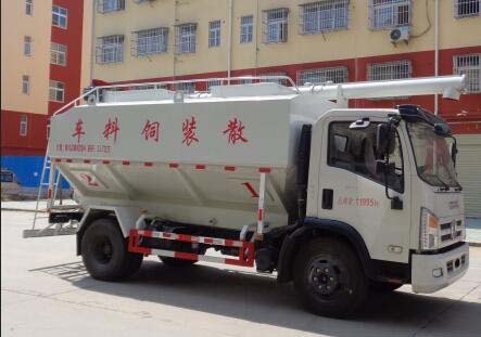 國六東風(fēng)多利卡散裝飼料運(yùn)輸車